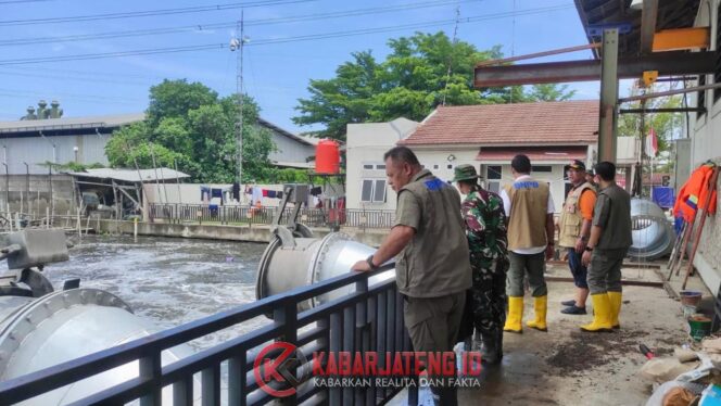 Kurang dari Sehari Usai Instruksi Gubernur Ahmad Luthfi, Genangan Banjir di Semarang Menyusut 15 Sentimeter