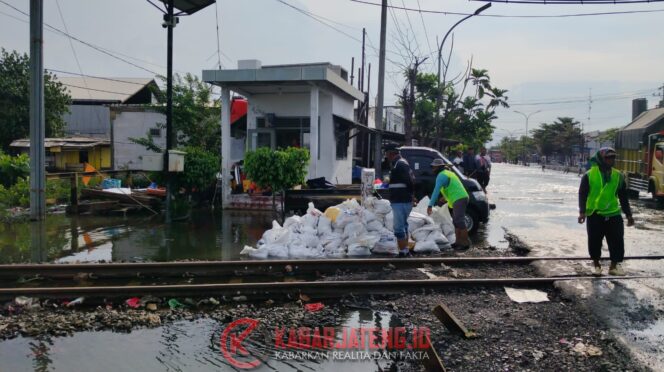 
					KAI Daop 4 Semarang Lakukan Perbaikan Jalur Rel di Kaligawe untuk Tingkatkan Keandalan Pasca Banjir