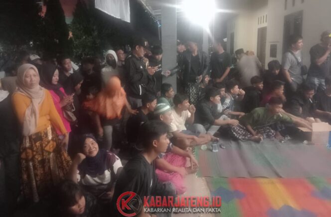 
					Warga Kaladawa Protes, Tuntut Kades Transparan Dalam Pengelolaan Dana Desa