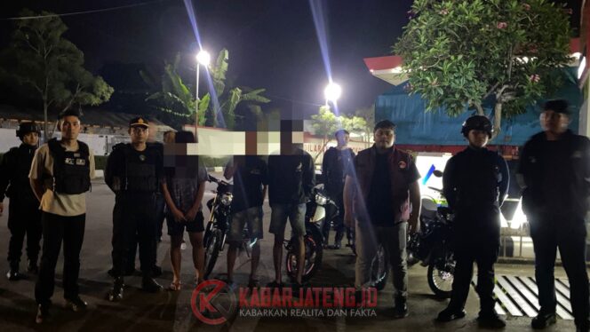 
					Polres Jepara Tindak Cepat Aduan Warga 110, Bubarkan Pesta Miras di Kos dan Homestay serta Cegah Balap Liar 