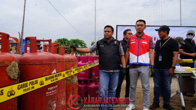 
					Bareskrim Polri Ungkap Sindikat Pengoplos LPG di Sukoharjo