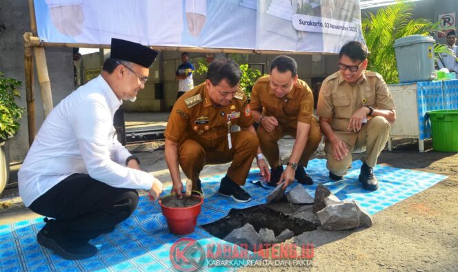 
					Gubernur Ahmad Luthfi Letakkan Batu Pertama, RSUD Moewardi Bangun Masjid Asy Syifa Ramah Musafir