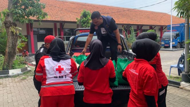 
					PMI Kota Semarang Kerahkan 79 Relawan Tangani Dampak Banjir di Genuk dan Gayamsari