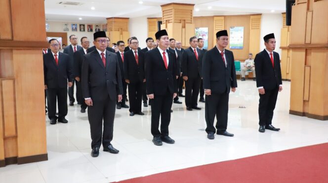 
					Menteri ATR/BPN Nusron Wahid Lantik 840 Pejabat untuk Perkuat Kinerja Pelayanan Pertanahan Nasional