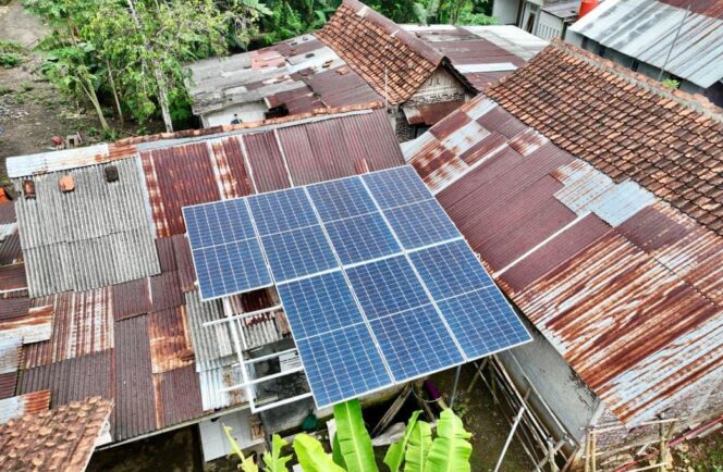 
					Pemprov Jateng Salurkan Bantuan PLTS untuk Pengrajin Tusuk Sate di Banyumas