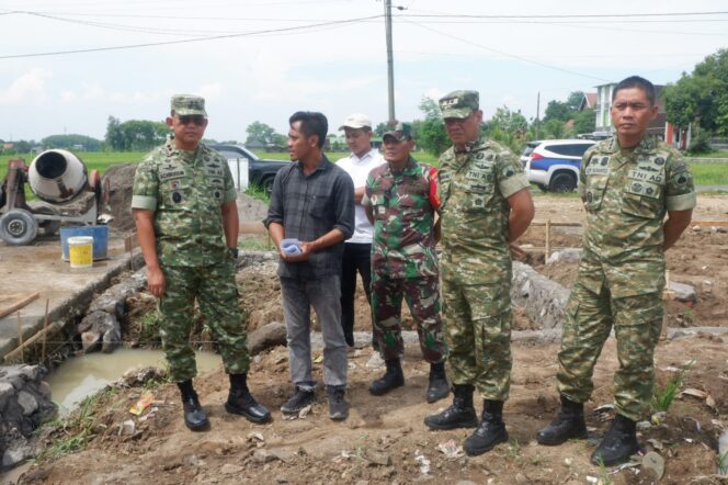 
					Pangdam IV/Diponegoro Tinjau Lokasi Rencana Pembangunan Koperasi Merah Putih di Karanganyar