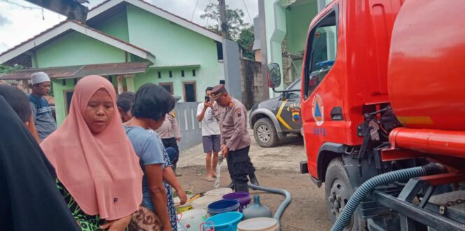 
					Polri Peduli: Salurkan Bantuan Air Bersih bagi Warga Terdampak Banjir di Desa Adisana Bumiayu