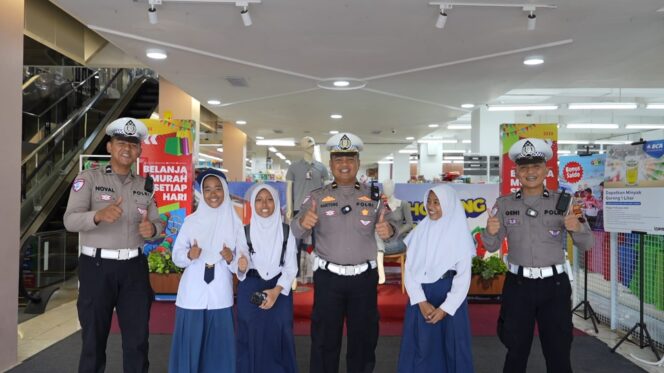 
					Satlantas Polres Jepara Gelar Program “JATI UKIR” di Swalayan Saudara: Ajak Masyarakat Tertib Berlalu Lintas