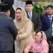 Presiden RI, Prabowo Subianto menyapa ahli waris Pahlawan Nasional, Abdurrahman Wahid (Gus Dur), Nyai Sinta Nuriyah dan Yenny Wahid di Istana Negara, Senin (10/11/2025) | Foto: BPMI Setpres)