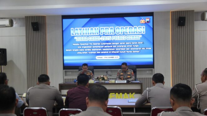 
					Polres Demak Gelar Latpraops Zebra Candi 2025, Siapkan Personel Wujudkan Kamseltibcarlantas Aman dan Nyaman
