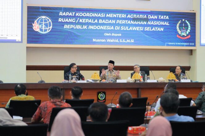 
					Menteri Nusron Wahid Gelar Rakor di Makassar, Dorong Percepatan Penyelesaian Masalah Tanah dan Tata Ruang di Sulsel