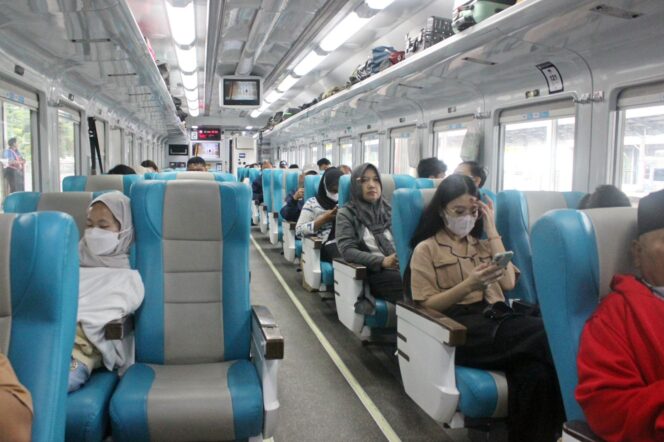 
					Tiket Kereta untuk Libur Nataru Mulai Diburu, KAI Daop 4 Ajak Warga Pesan Lebih Awal Lewat Access by KAI