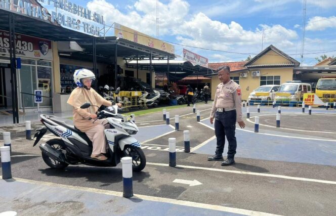 
					Satlantas Polres Tegal Gelar Praktek Uji SIM, Wujudkan Pelayanan Profesional dan Transparan 