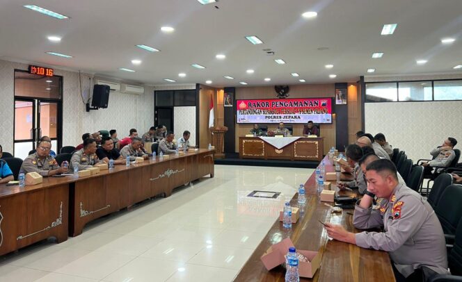 
					Polres Jepara Matangkan Pengamanan Laga Persijap Jepara vs Semen Padang FC, Sinergi Diperkuat Jelang Pekan Ke-13 Liga 1 BRI