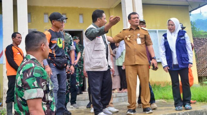 
					Gubernur Jateng Tinjau Longsor Situkung, Pastikan Hunian Sementara Rampung dalam Tiga Hari