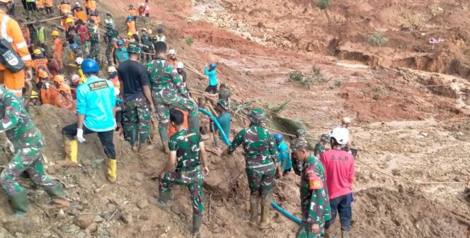 
					Prajurit Kodam IV/Diponegoro Sigap di Garis Depan Longsor Cibeunying, Bergerak Tanpa Lelah untuk Kemanusiaan