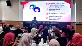 Para peserta tampak serius mendengarkan salah satu pemateri kegiatan, Rifki Nugroho, Spd, M.Kom | foto: Wahyu Hamijaya