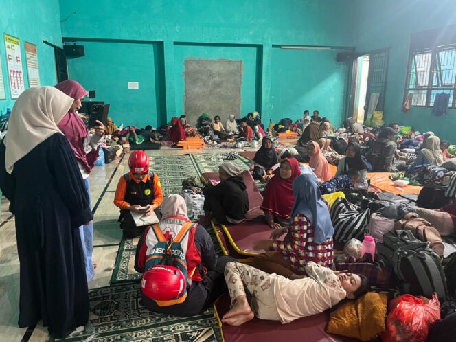 
					Kisah Pilu Korban Longsor Banjarnegara: Berlarian Menyelamatkan Diri ke Makam dan Hutan