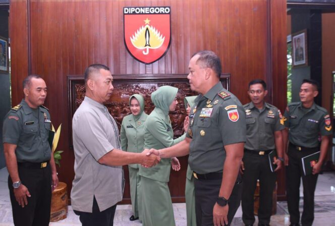 
					Pangdam IV/Diponegoro Berangkatkan Prajurit dan PNS untuk Ibadah Umroh