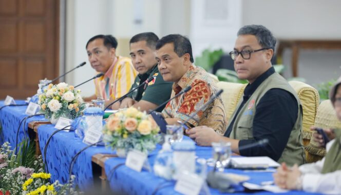 
					Gubernur Ahmad Luthfi Minta Daerah Petakan Lokasi Rawan Jelang Puncak Musim Hujan