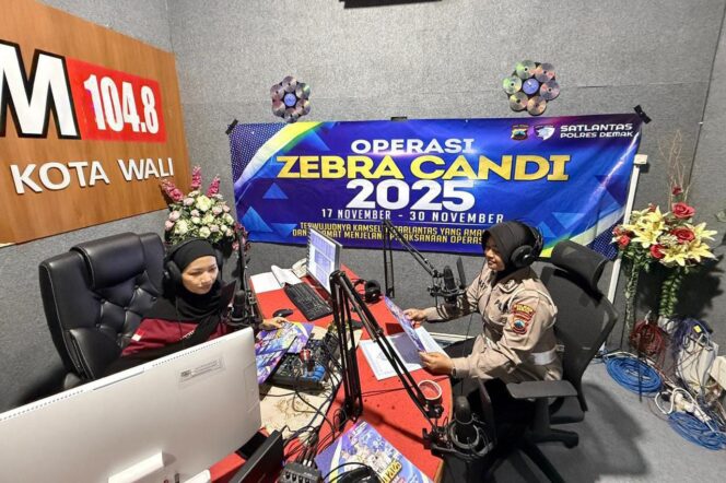
					Satlantas Polres Demak Gencarkan Edukasi Operasi Zebra Candi 2025 Lewat Siaran Radio