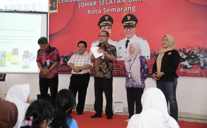 
					Dari Jelantah Menjadi Produk Bernilai: Pemkot Semarang Apresiasi Kreativitas Pelajar di Pasar Johar