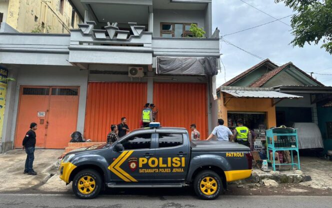 
					Polres Jepara Patroli Kawasan Kota dan Awasi Outlet Miras Ilegal