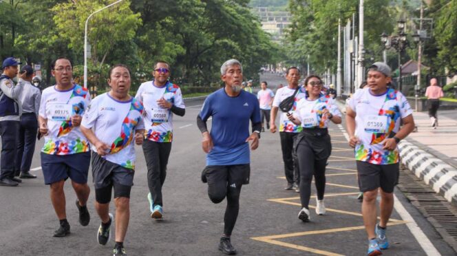 
					Semangat Kebersamaan Mengalir di Fun Run DPRD Jateng, Sekda Sumarno: Ajang Menyatukan Warga untuk Membangun Jawa Tengah