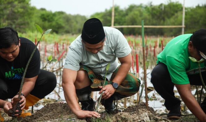 
					Gus Yasin Ajak Madrasah Alam Tanam Mangrove di Jepara, Tegaskan Pentingnya Merawat Bumi