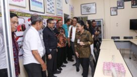 Wali Kota Semarang, Agustina Wilujeng saat mendampingi Menteri Hukum RI, Supratman Andi Agtas di Kelurahan Kramas, Kecamatan Tembalang | foto: humas Pemkot.