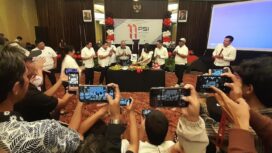Suasana penuh kehangatan potong tumpeng HUT ke-11 PSI yang diselenggarakan DPD PSI Kota Semarang | foto: Wahyu Hamijaya