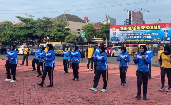 
					Polres Jepara Gelar Olahraga Bersama Sambut HUT Korpri ke-54