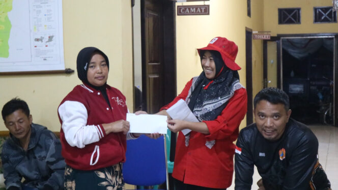 
					PMI Banjarnegara Salurkan Bantuan Tunai Tahap Pertama untuk Warga Terdampak Longsor Situkung