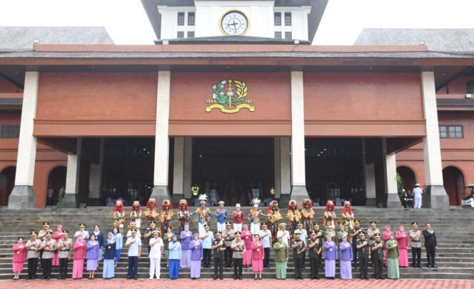 
					Pangdam IV/Diponegoro Hadiri Wisuda Prabhatar Akademi TNI dan Akpol 2025
