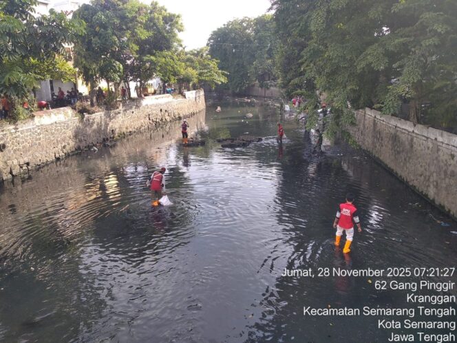
					Antisipasi Musim Hujan, Pemkot Semarang Lakukan Resik-Resik Kali