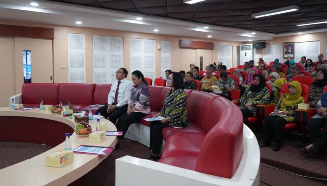 
					Wali kota Semarang, Agustina Wilujeng didampingi Pj Sekda dan Kepala DKK Kota Semarang saat mengikuti verifikasi dokumen pada penilaian kota sehat Swasti Saba pada Agustus lalu