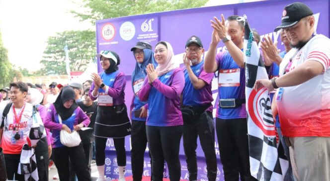 
					Bupati Brebes Lepas Peserta Healthy Fun Run, Tekankan Pentingnya Kesehatan sebagai Investasi Masa Depan