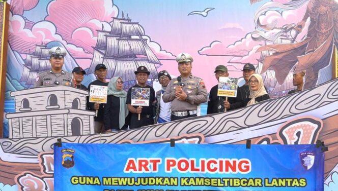 
					Satlantas Polres Jepara Angkat Seni dalam Edukasi Lalu Lintas, Meriahkan Operasi Zebra Candi 2025 di Pantai Kartini