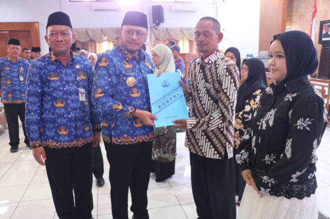 
					18 Ahli Waris Terima Santunan pada Tasyakuran HUT ke-54 KORPRI Kota Tegal