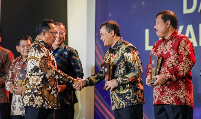 
					Ahmad Luthfi Antar Jawa Tengah Raih Penghargaan Nasional untuk Layanan Kesehatan