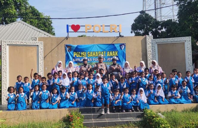 
					Satlantas Polres Jepara Kenalkan Tertib Berlalu Lintas kepada Anak TK Lewat Program Edukasi Aladin