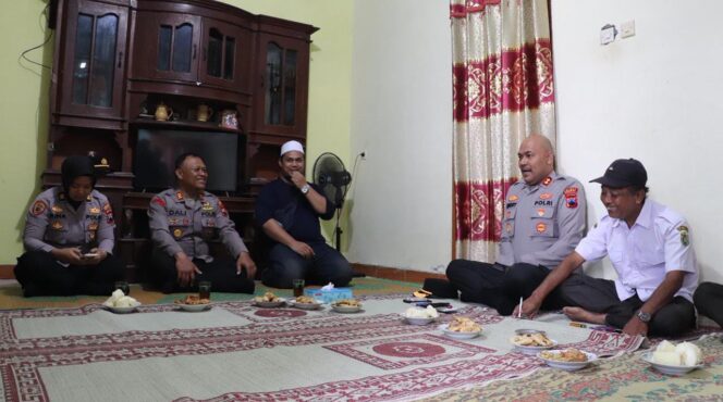 
					Kapolres Kendal Silaturahmi ke Dusun Genting, Apresiasi Kekompakan Warga Saat Laka Air