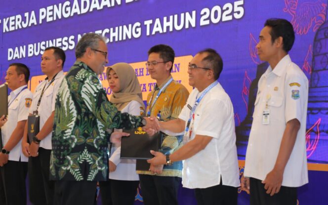 
					UKPBJ Kota Semarang Raih Penghargaan Nasional Level Proaktif