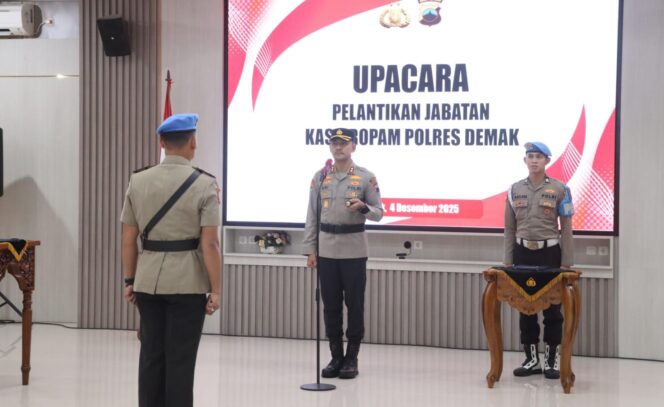 
					Kapolres Demak Kukuhkan Kasi Propam Baru, Tegaskan Disiplin, Integritas, dan Transparansi Kinerja