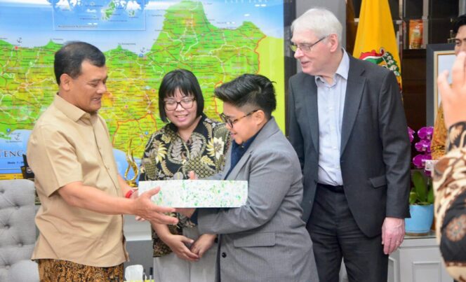 
					Gandeng Pemerintah Inggris, Gubernur Ahmad Luthfi Genjot Penguatan Logistik dan Pengembangan TOD di Jawa Tengah