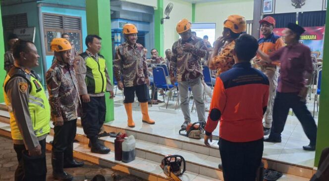 
					Polsek Jepara Kota Gelar Pelatihan Siaga Bhayangkara, Perkuat Kesiapsiagaan Desa Kedungcino