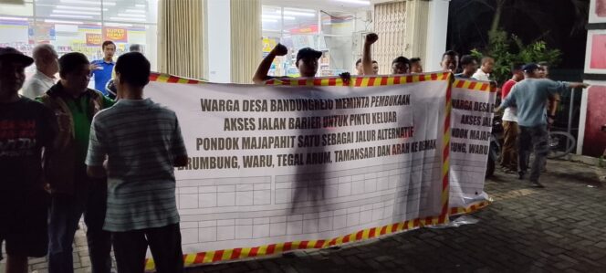 
					Warga Pondok Majapahit I Mranggen Suarakan Penolakan Barrier, Minta Akses Jalan Vital Tetap Dibuka
