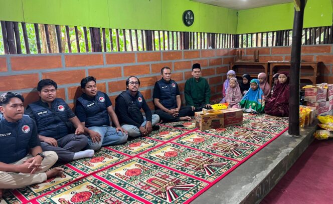 
					Satresnarkoba Polres Tegal Gelar Bakti Sosial di Ponpes Yatim untuk Peringati Hari Jadi Fungsi Reserse ke-78