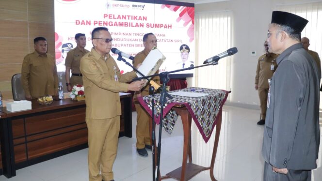 
					Pemkab Brebes Lantik Kepala Dindukcapil Baru, Layanan Adminduk Sehari Jadi Diperkuat