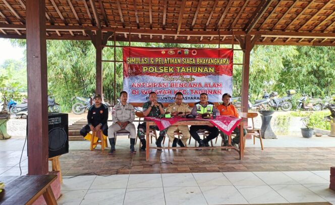 
					Polsek Tahunan Gandeng Pemerintah dan Warga Gelar Pelatihan Siaga Bhayangkara